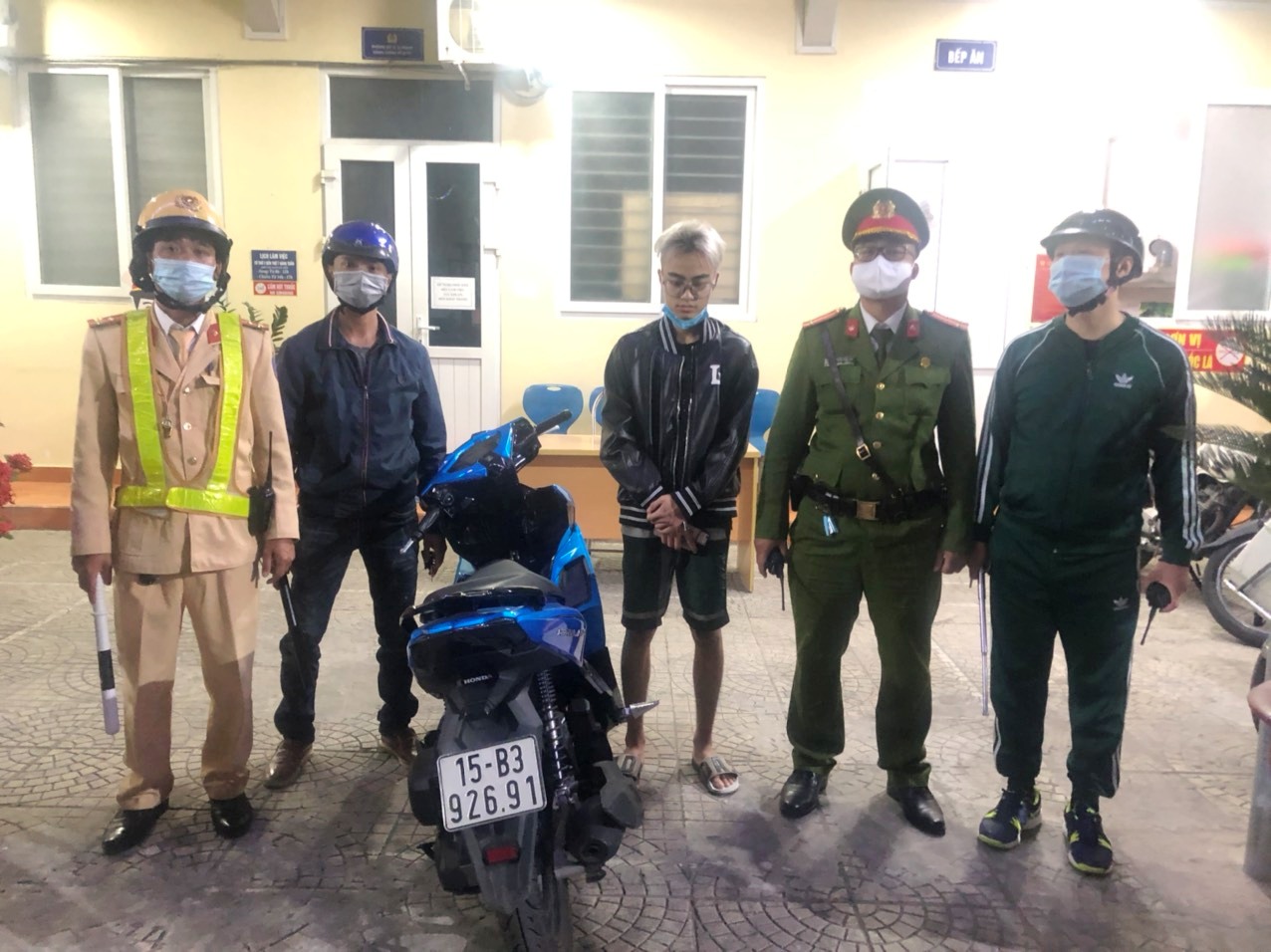 Đội CSGT-TT Công an quận Hồng Bàng: Xử lý nghiêm 01 trường hợp lạng lách, đánh võng